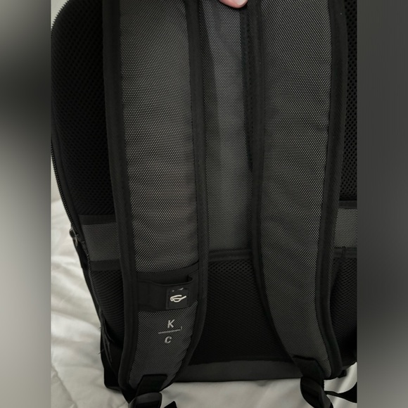 Kenneth Cole Reaction laptop backpack - Picture 5 of 7